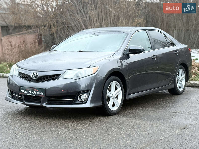 Седан Toyota Camry 2014 в Миколаєві