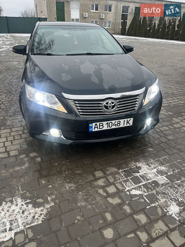 Седан Toyota Camry 2012 в Ильинцах