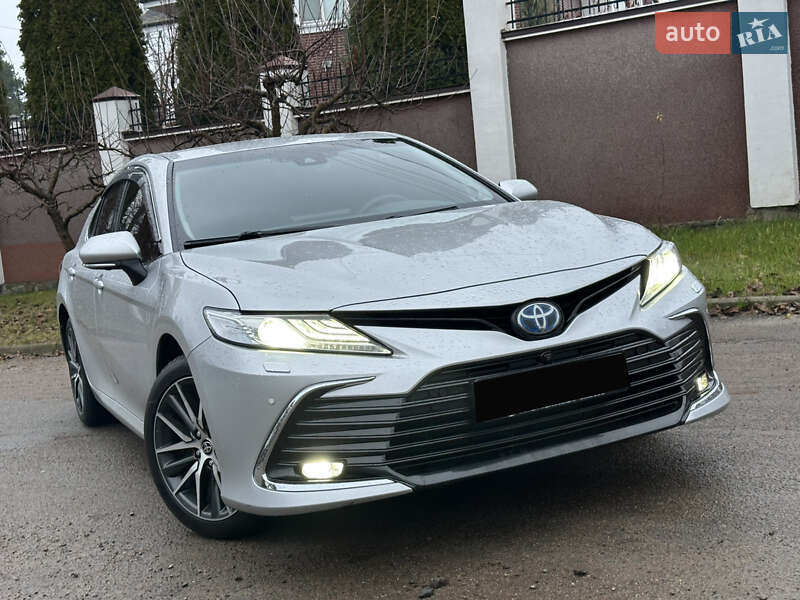 Седан Toyota Camry 2023 в Києві