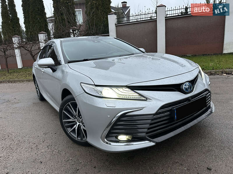 Седан Toyota Camry 2023 в Києві