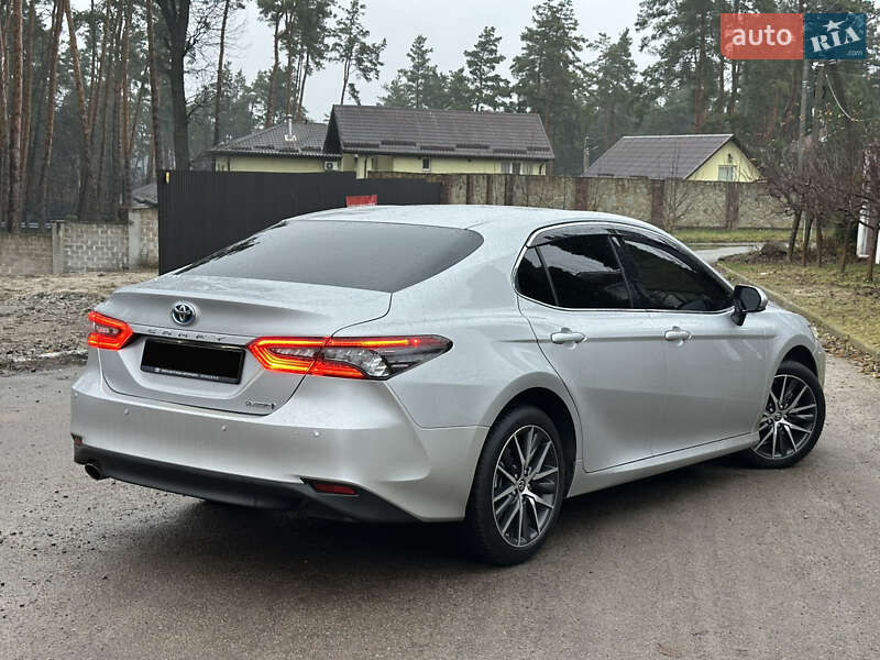 Седан Toyota Camry 2023 в Києві