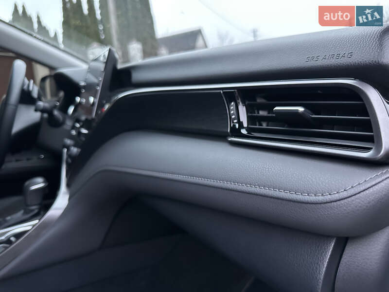 Седан Toyota Camry 2023 в Києві