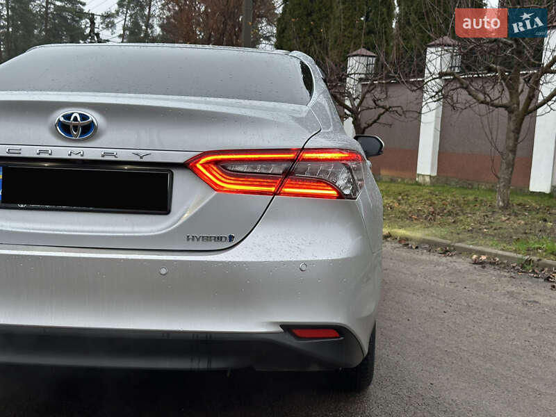 Седан Toyota Camry 2023 в Києві