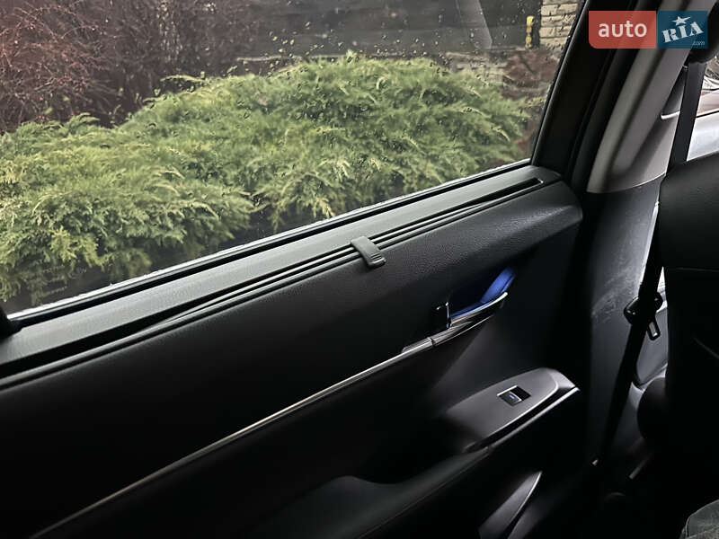 Седан Toyota Camry 2023 в Києві