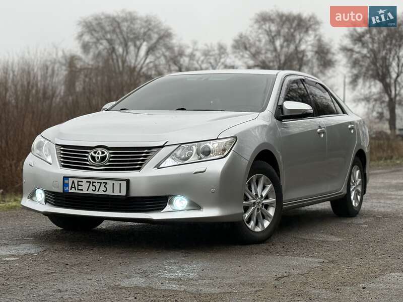 Седан Toyota Camry 2011 в Дніпрі