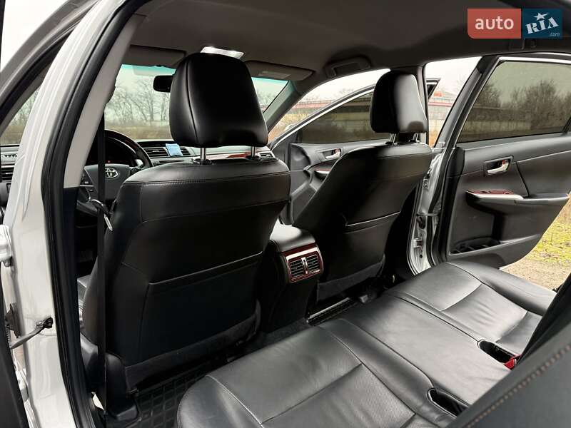 Седан Toyota Camry 2011 в Дніпрі