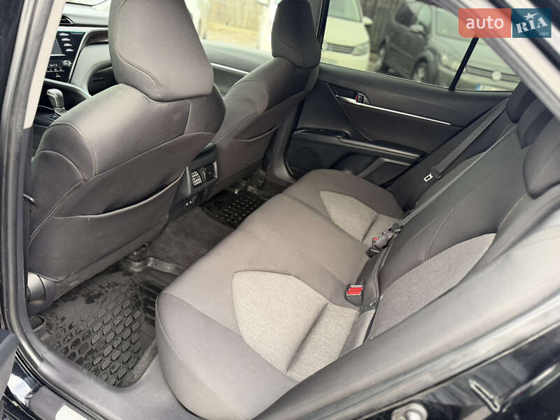 Седан Toyota Camry 2019 в Сарнах