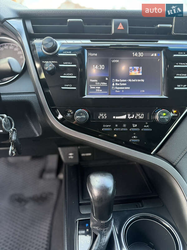 Седан Toyota Camry 2018 в Полтаві