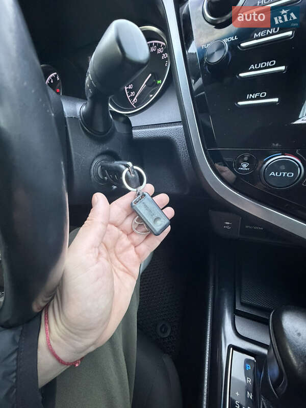 Седан Toyota Camry 2018 в Полтаві