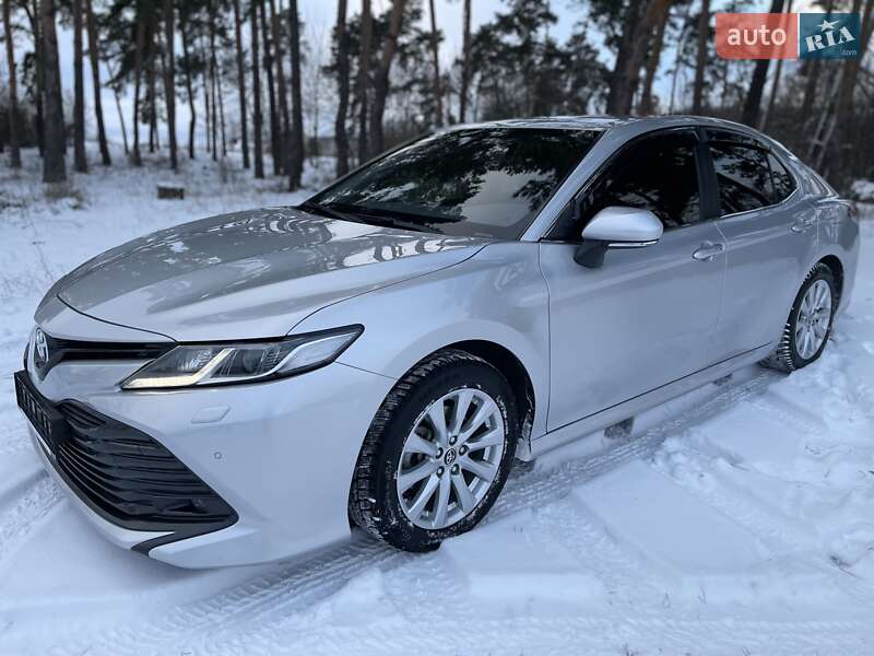 Седан Toyota Camry 2019 в Києві