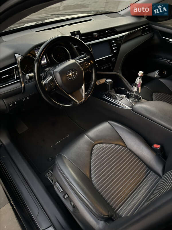 Седан Toyota Camry 2020 в Днепре