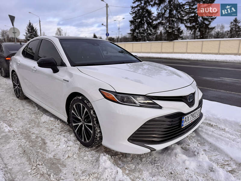 Седан Toyota Camry 2019 в Харькове