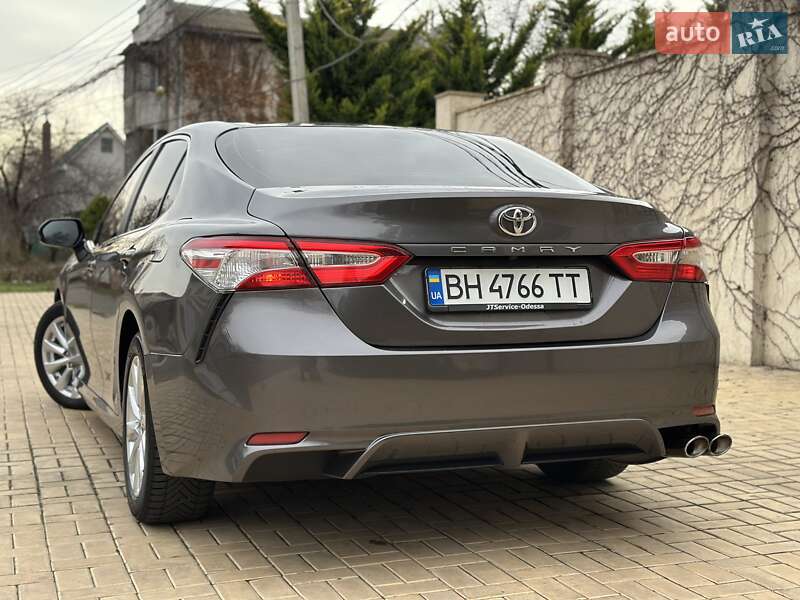 Седан Toyota Camry 2017 в Одессе