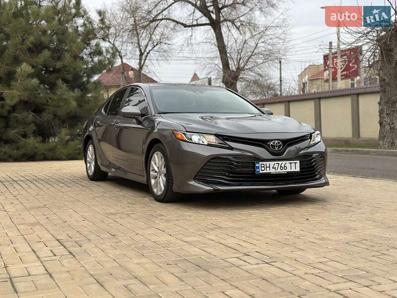 Седан Toyota Camry 2017 в Одессе