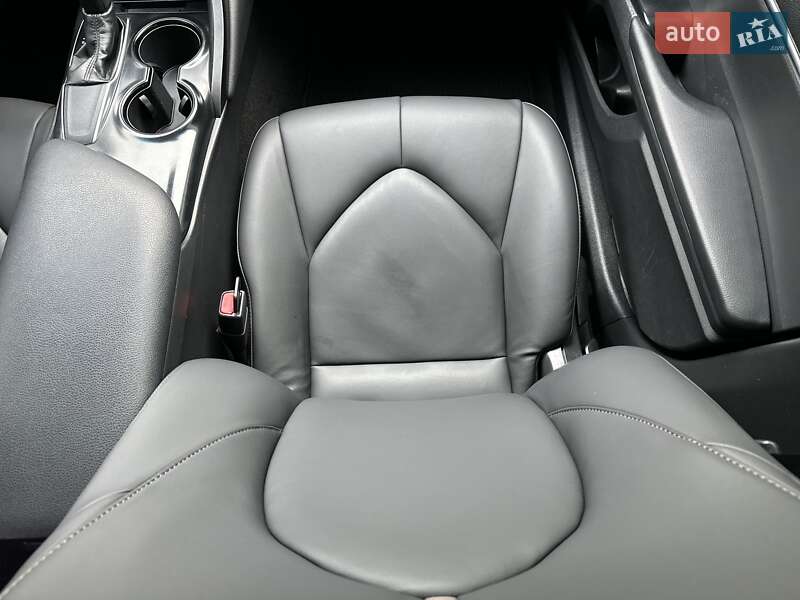 Седан Toyota Camry 2017 в Одессе