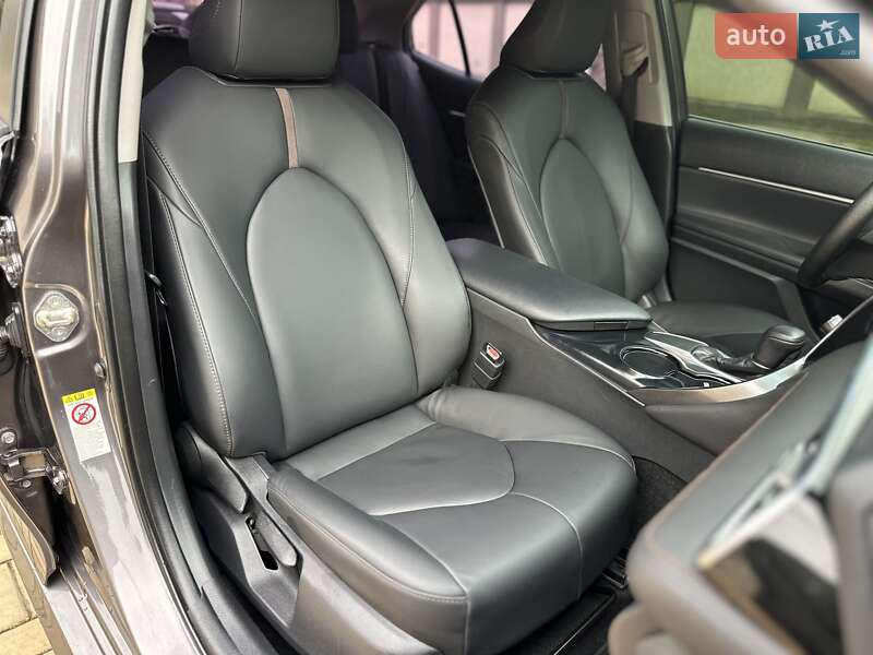 Седан Toyota Camry 2017 в Одессе