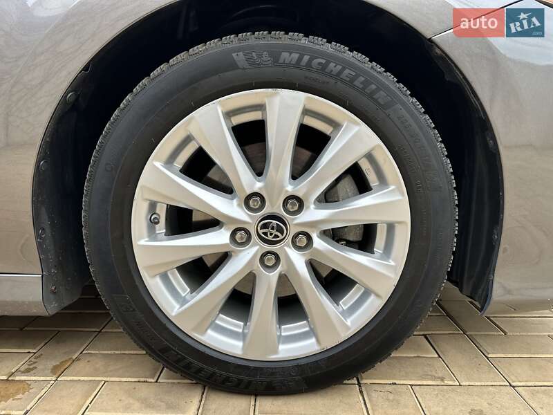 Седан Toyota Camry 2017 в Одессе