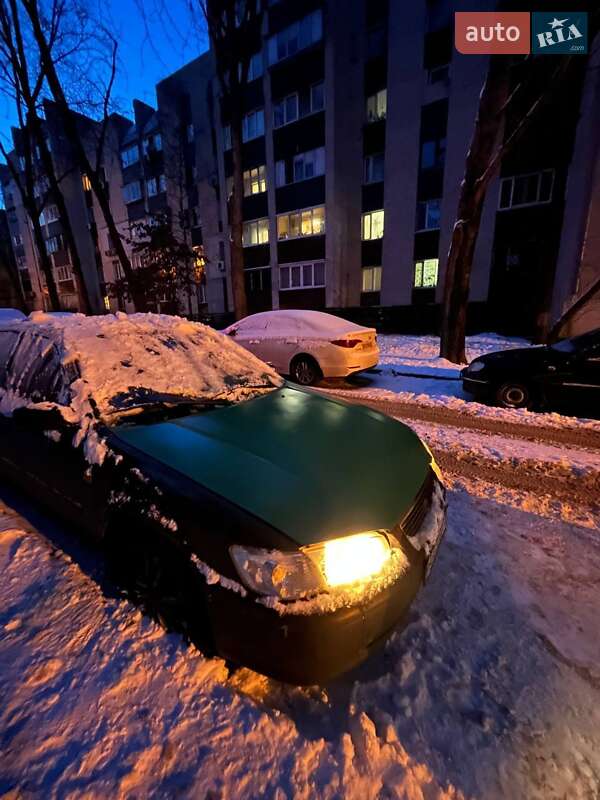 Седан Toyota Camry 2000 в Киеве