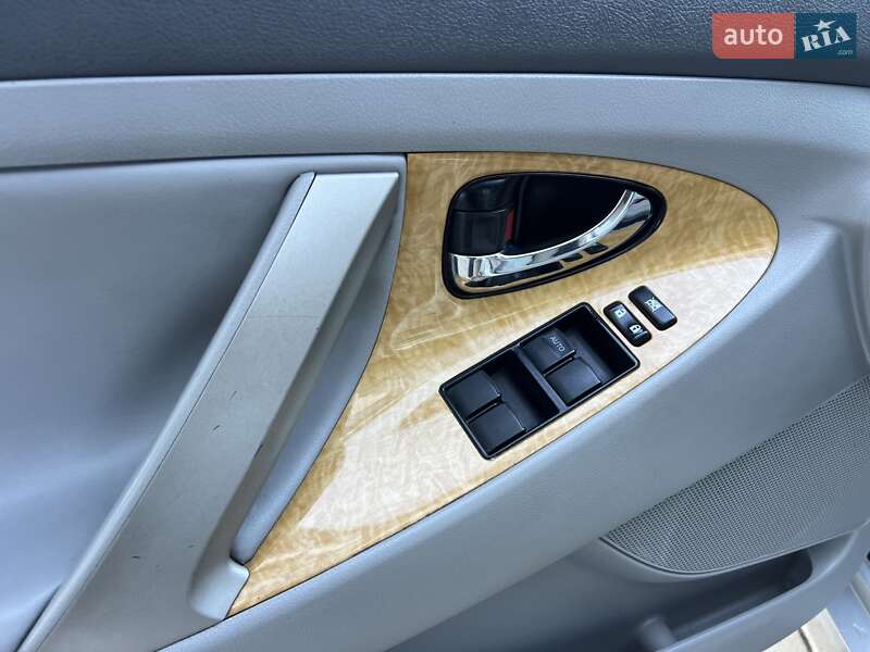 Седан Toyota Camry 2008 в Києві