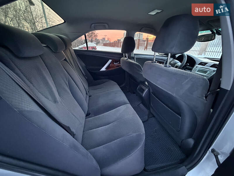 Седан Toyota Camry 2007 в Києві