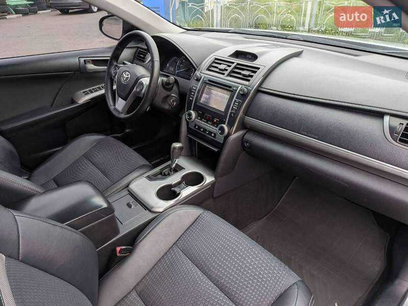 Седан Toyota Camry 2014 в Харькове