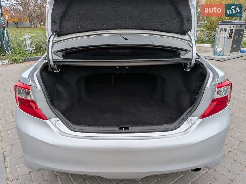 Седан Toyota Camry 2014 в Харькове