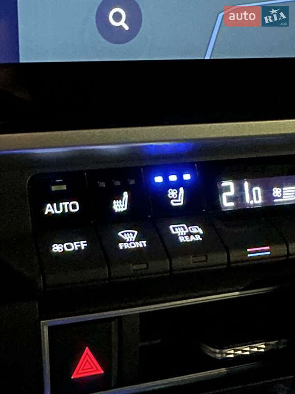 Седан Toyota Camry 2024 в Києві