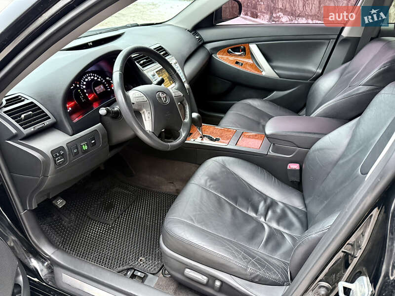 Седан Toyota Camry 2009 в Києві