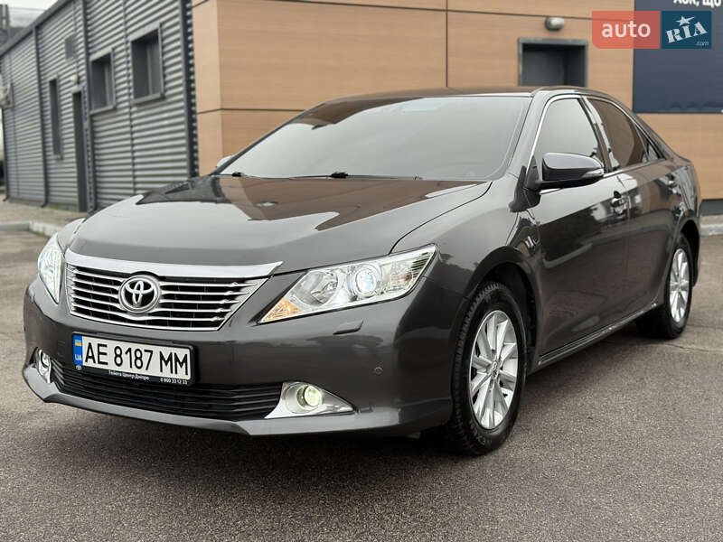 Седан Toyota Camry 2012 в Дніпрі