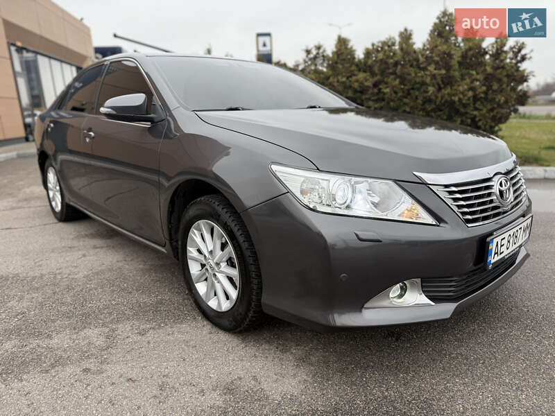 Седан Toyota Camry 2012 в Дніпрі