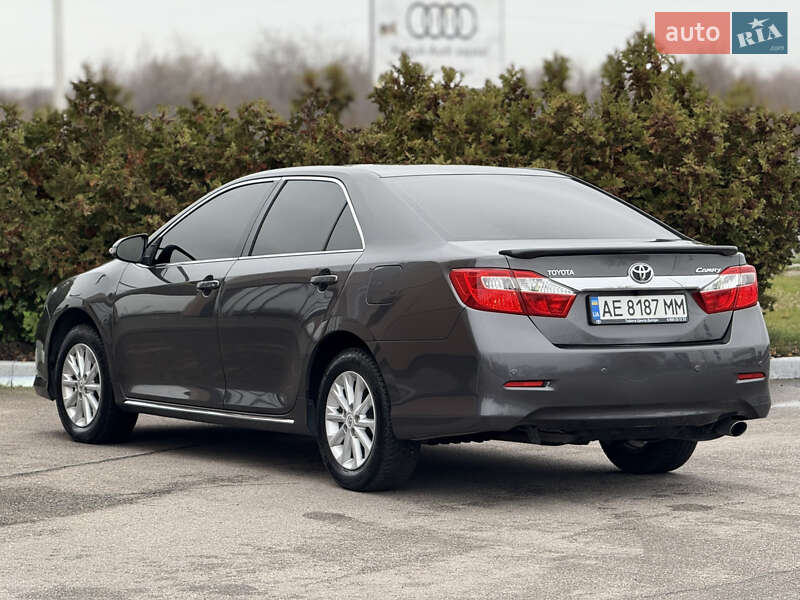 Седан Toyota Camry 2012 в Дніпрі