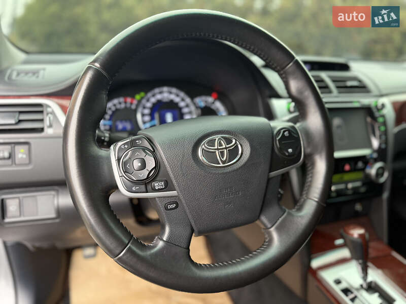 Седан Toyota Camry 2012 в Дніпрі