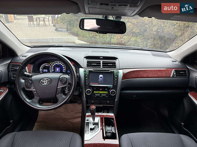 Седан Toyota Camry 2012 в Дніпрі