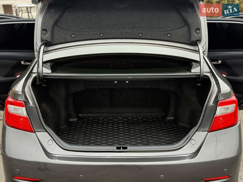 Седан Toyota Camry 2012 в Дніпрі