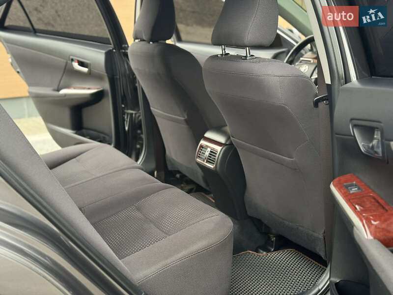 Седан Toyota Camry 2012 в Дніпрі