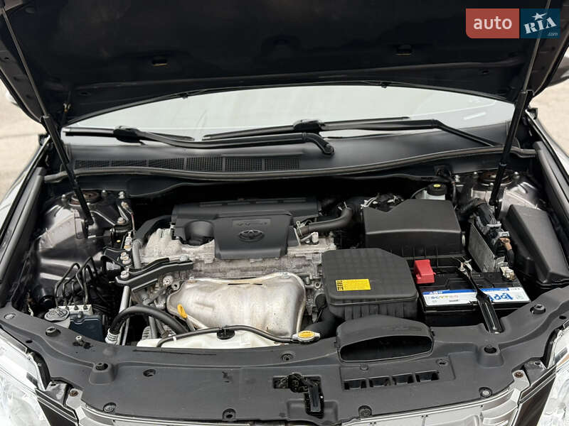 Седан Toyota Camry 2012 в Дніпрі