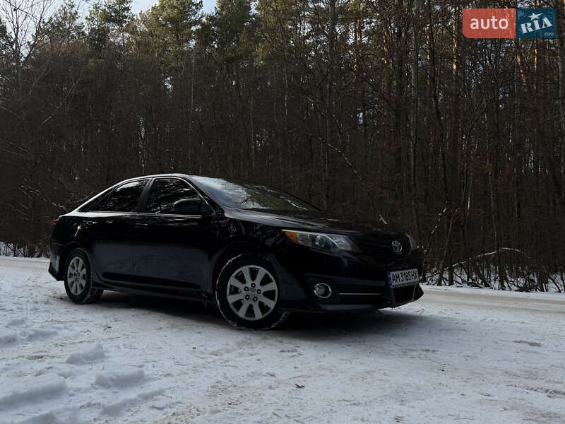 Седан Toyota Camry 2014 в Житомирі