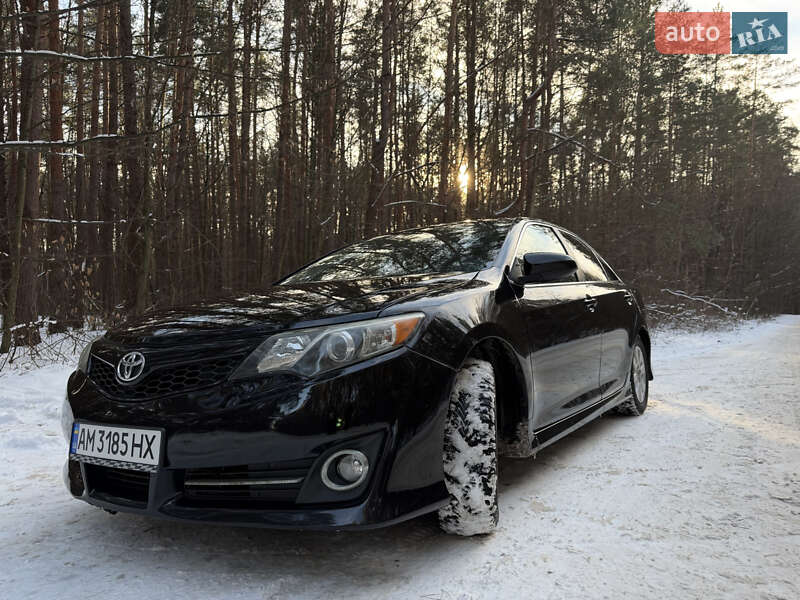 Седан Toyota Camry 2014 в Житомирі