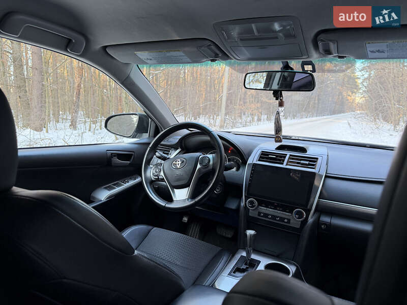 Седан Toyota Camry 2014 в Житомирі