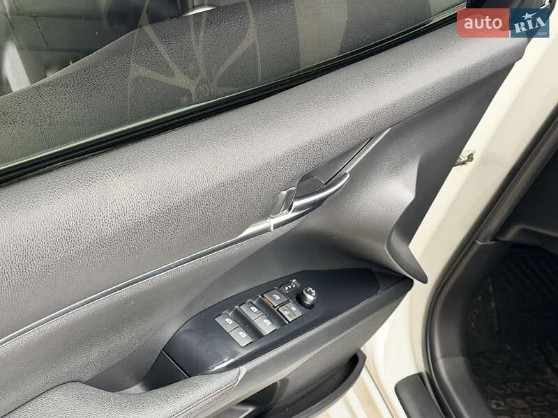 Седан Toyota Camry 2020 в Одессе