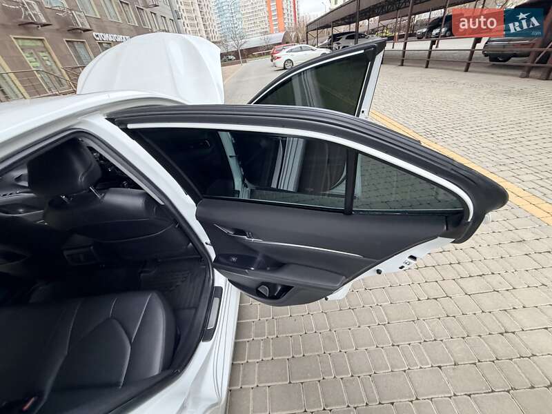 Седан Toyota Camry 2020 в Одессе