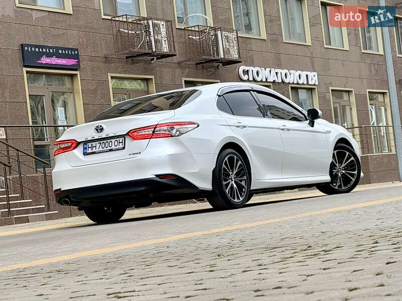 Седан Toyota Camry 2020 в Одессе