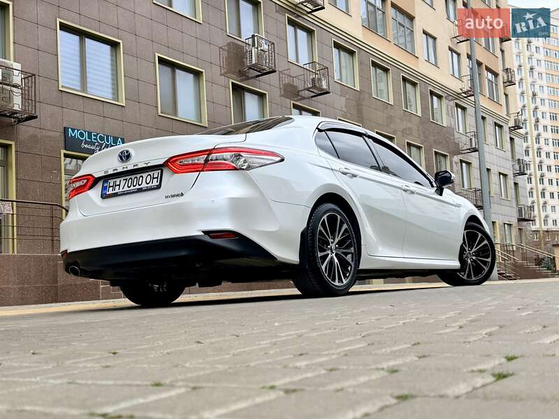 Седан Toyota Camry 2020 в Одессе