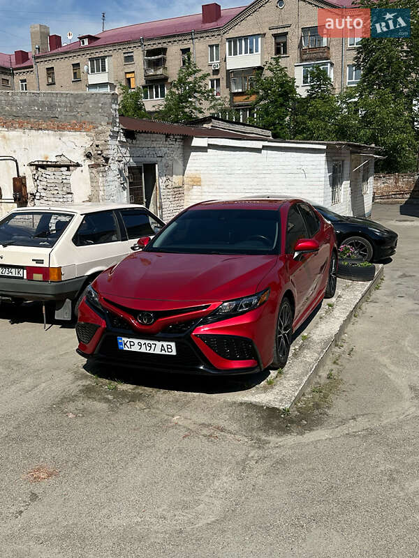 Седан Toyota Camry 2021 в Запорожье