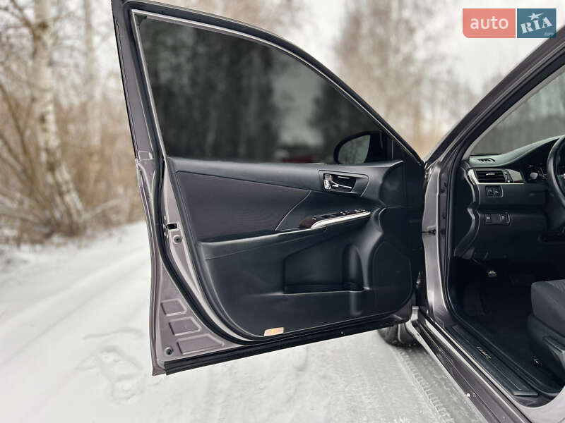 Седан Toyota Camry 2017 в Виннице