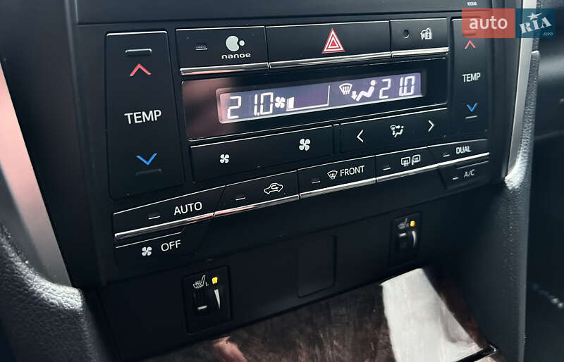 Седан Toyota Camry 2017 в Виннице