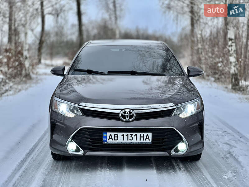 Седан Toyota Camry 2017 в Виннице