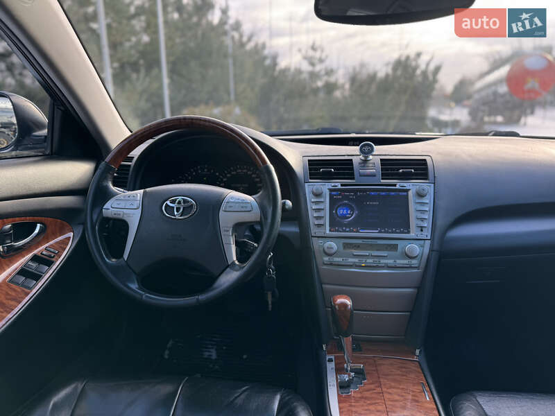 Седан Toyota Camry 2007 в Киеве