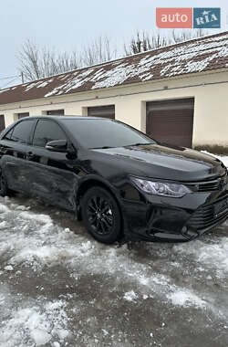 Седан Toyota Camry 2015 в Краснограді
