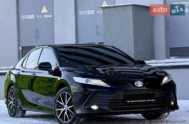 Седан Toyota Camry 2024 в Киеве